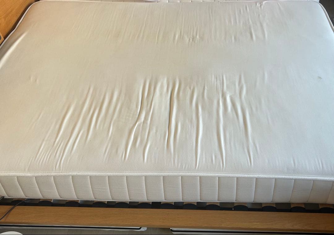 無印良品　ベッド　ダブル　（マットレス、シーツ、脚、ヘッドボード付き）オーク材