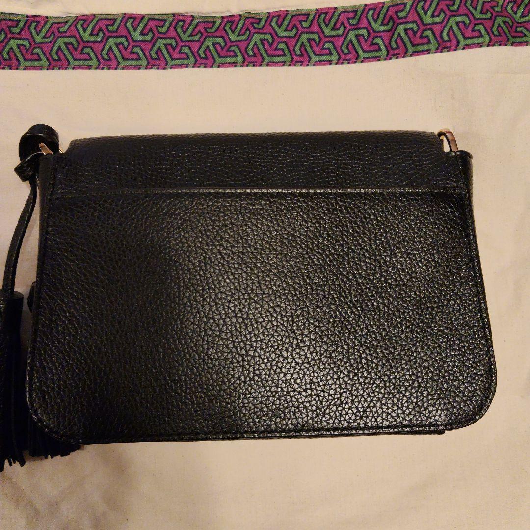 Tory Burch 黒 レザー ショルダーバッグ タッセル付き