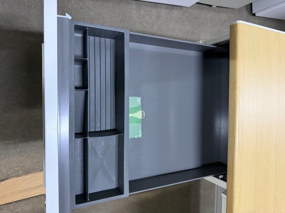 片袖デスクトヨスチール　鍵付き　幅100 奥60 高さ70cm コンパクト　机