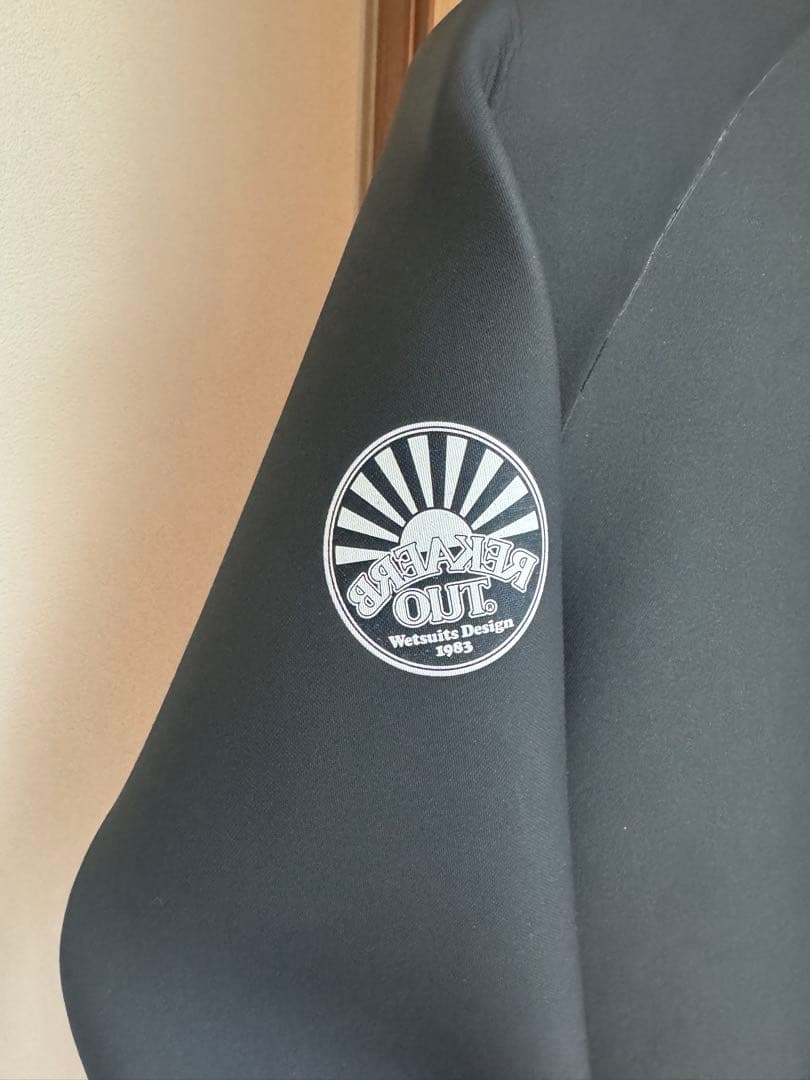 タッパー　ウェットスーツ　ブレーカーアウト