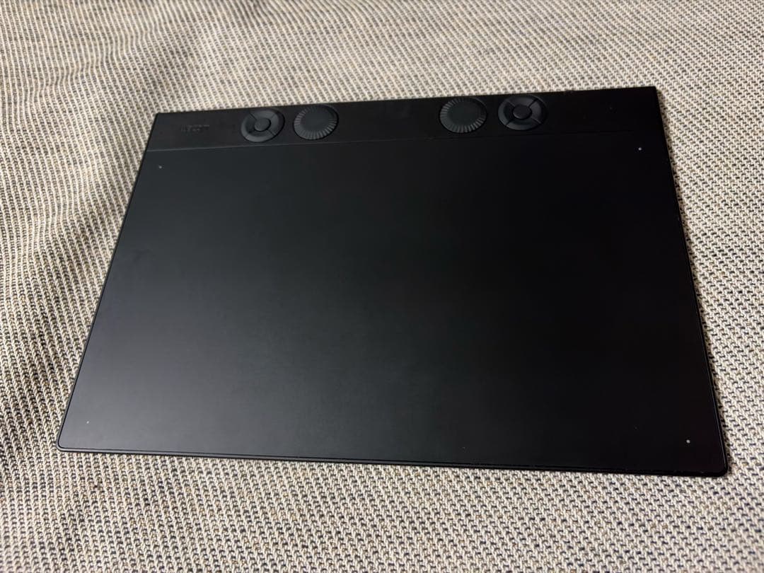 【ほぼ新品未使用】Wacom Intuos Pro Medium