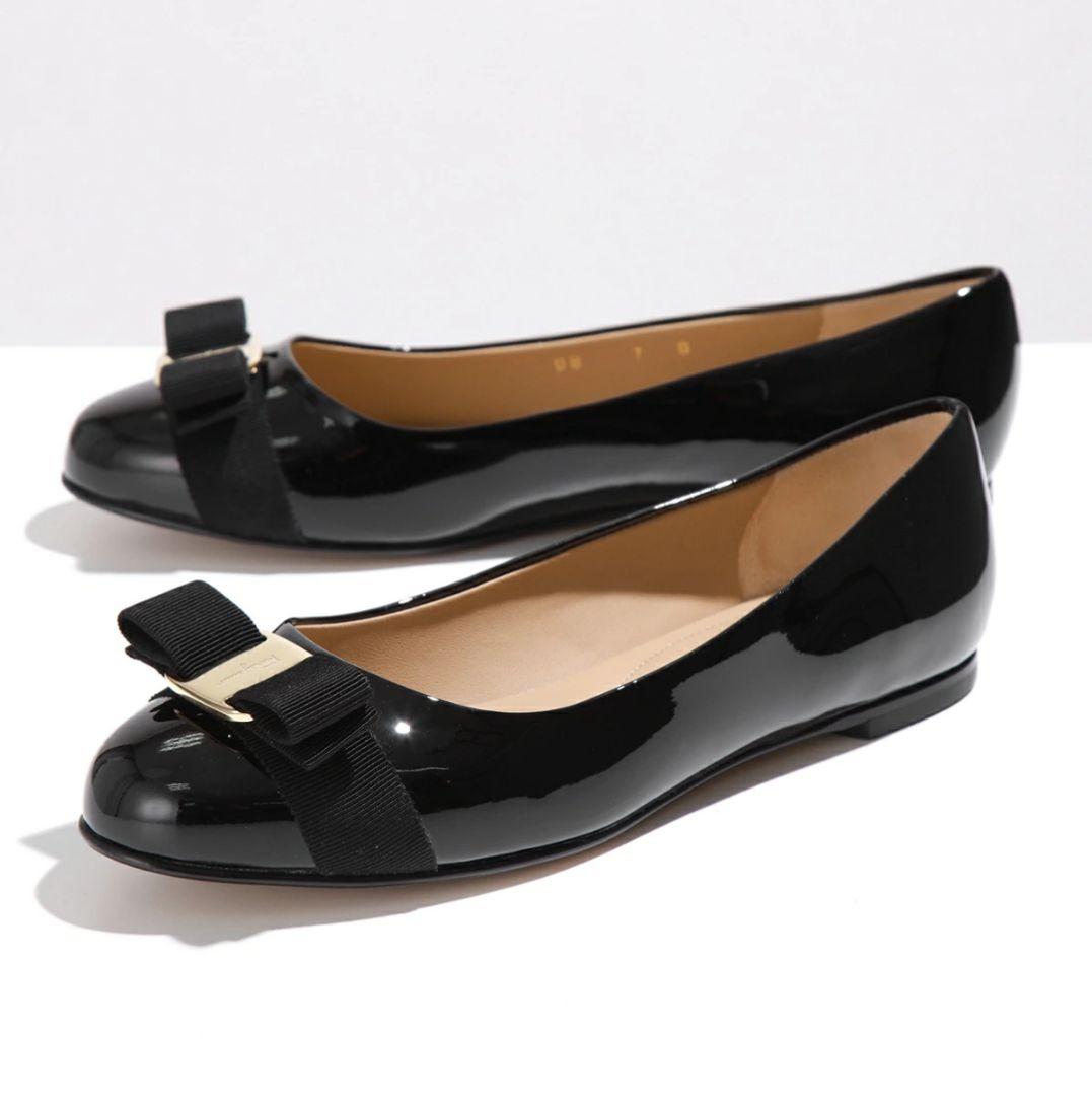 新品未使用フェラガモ、パンプス23.5センチ ゴールドリボンモチーフ上品可愛い