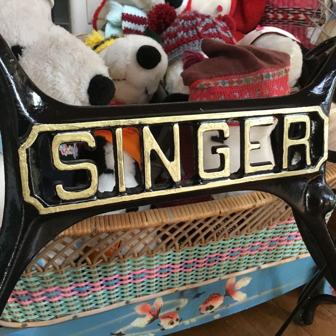 ※アンティーク※ SINGERシンガー足踏みミシン脚のテーブル　アイアン