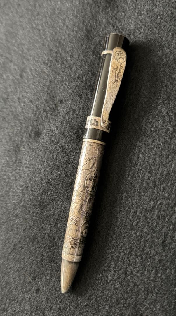 Peace Pen- X Pen クラシックなエンボス加工のブリキ仕上げ