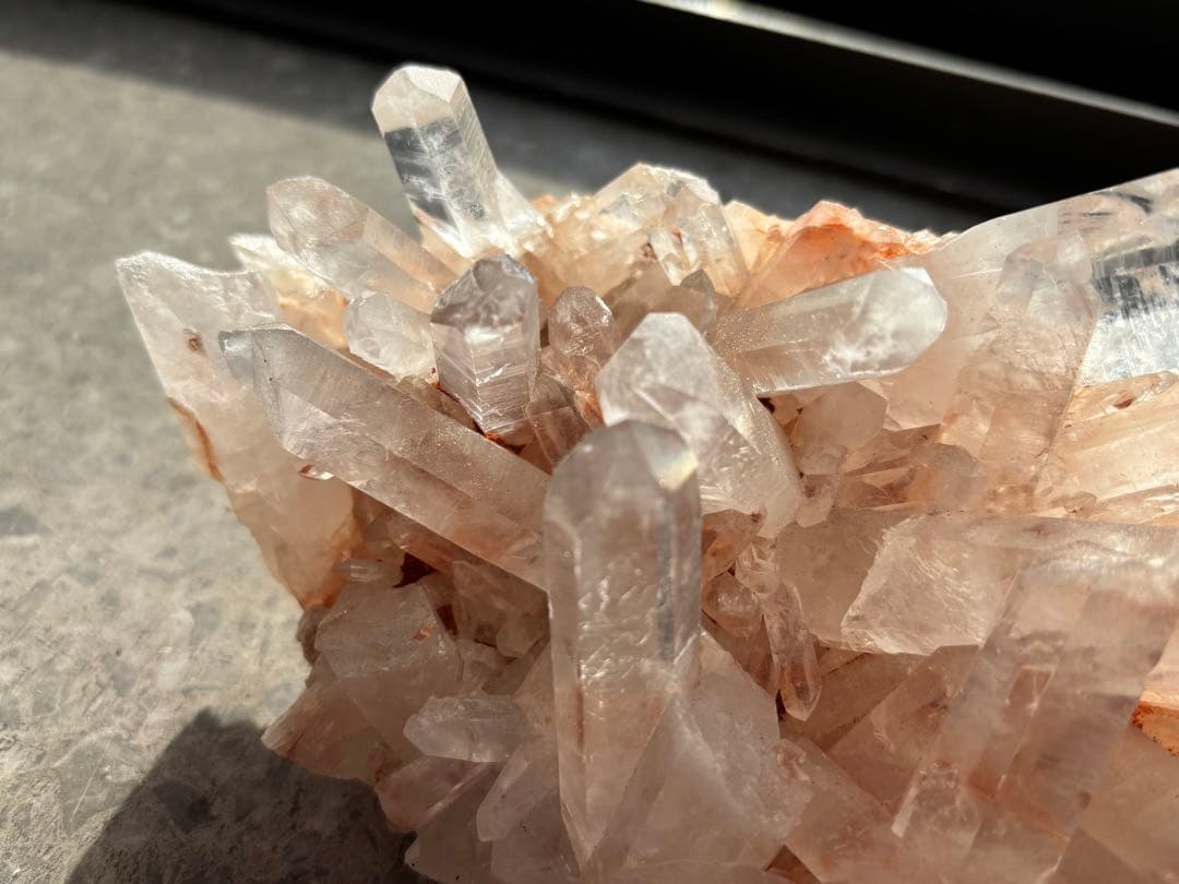 ピンク水晶クラスター　1059g マダガスカル産　優しくて可愛い　天然石