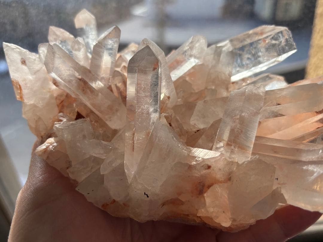ピンク水晶クラスター　1059g マダガスカル産　優しくて可愛い　天然石