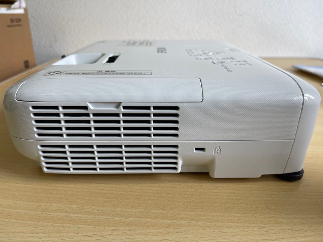 【ランプ使用時間 52H】EPSON ビジネス プロジェクター EB-S04