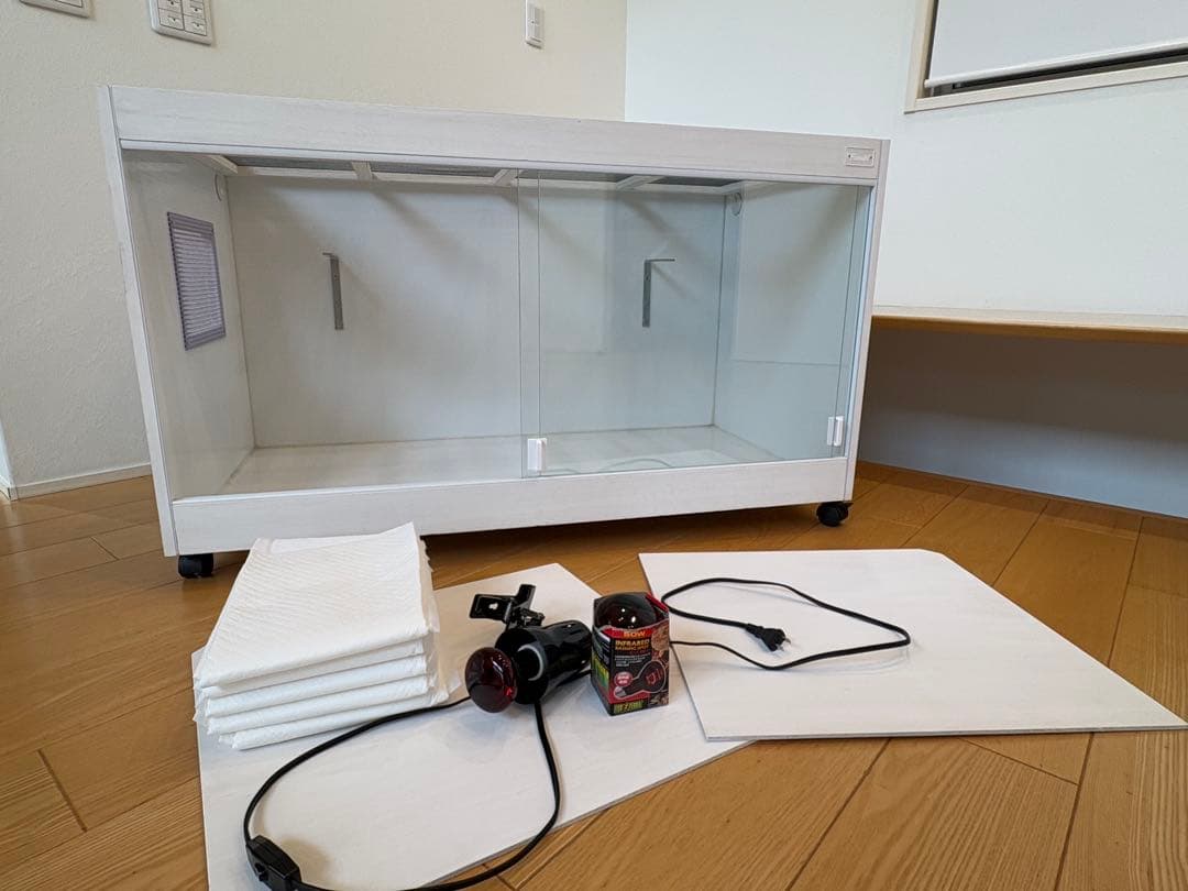 ⭐︎美品FandKキャスター付き全面防水ガラスケージ 大きめ