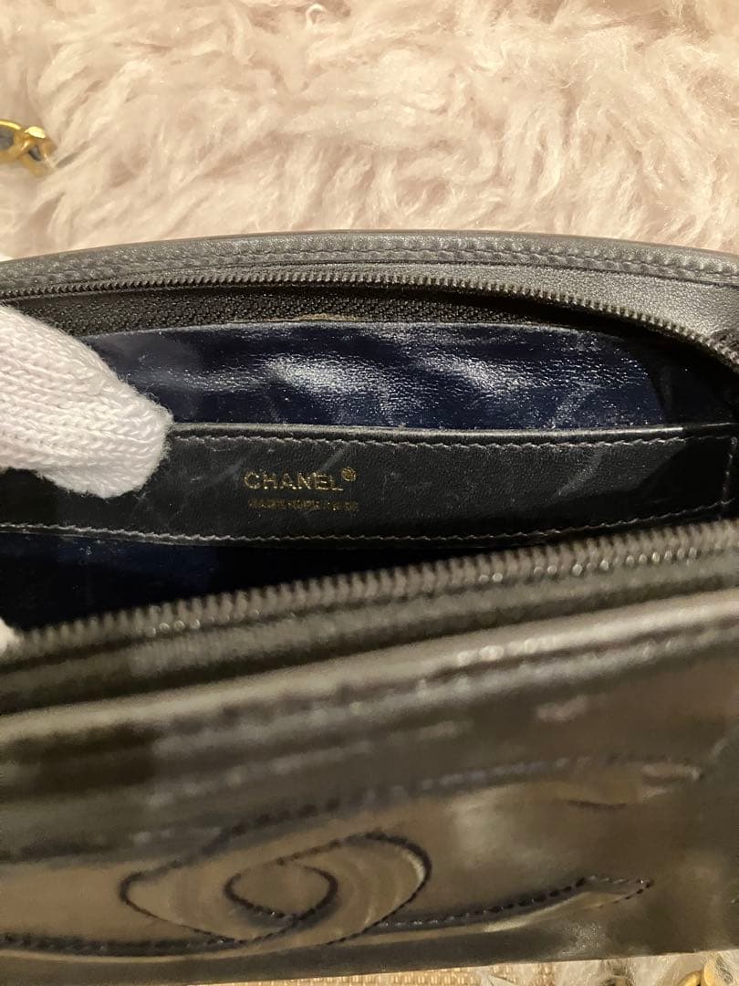 CHANEL ブラックショルダーバッグ タッセル付き