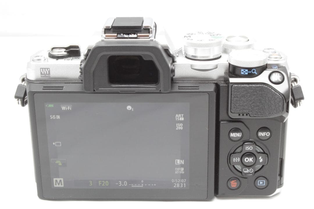 新品級！OLYMPUS OM-D E-M10 Mark III ダブルズ―ム