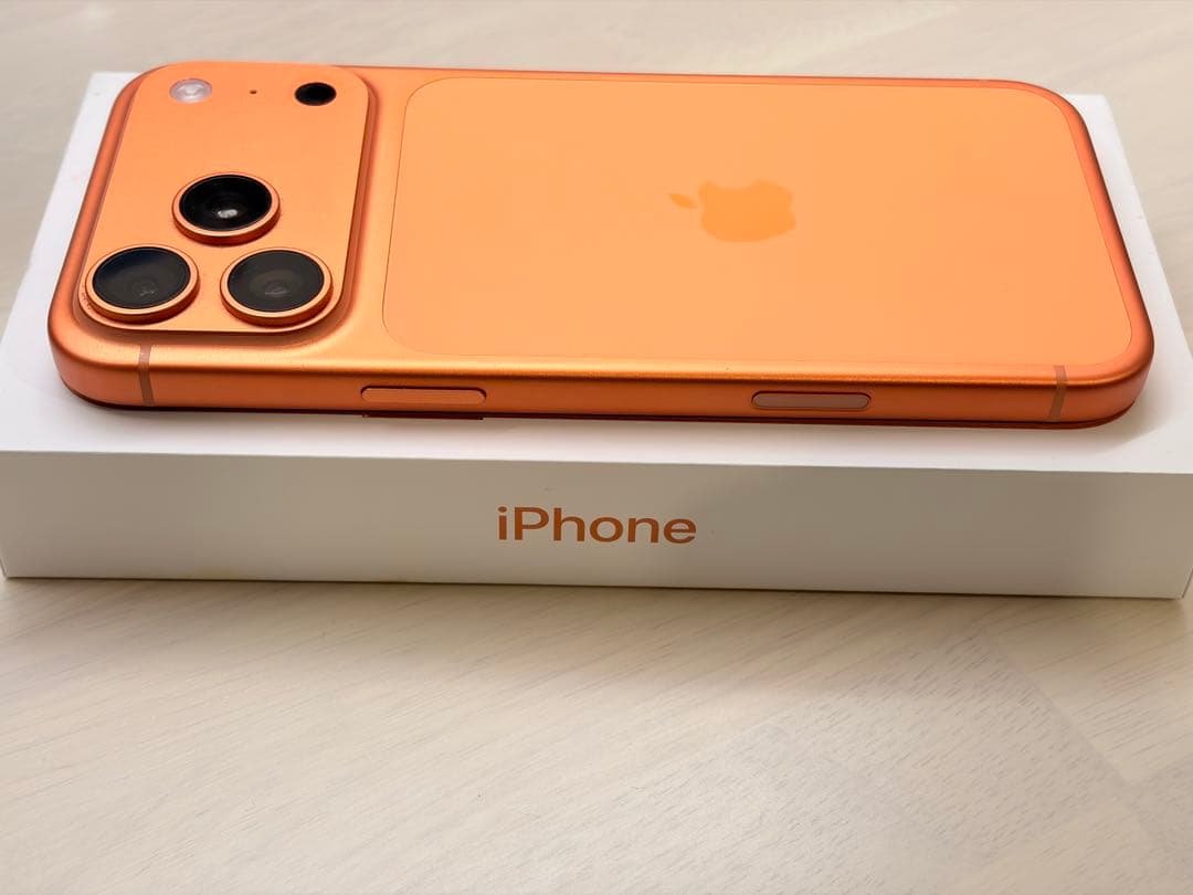 iPhone 17 Pro Max 256GB コズミックオレンジ　ケース
