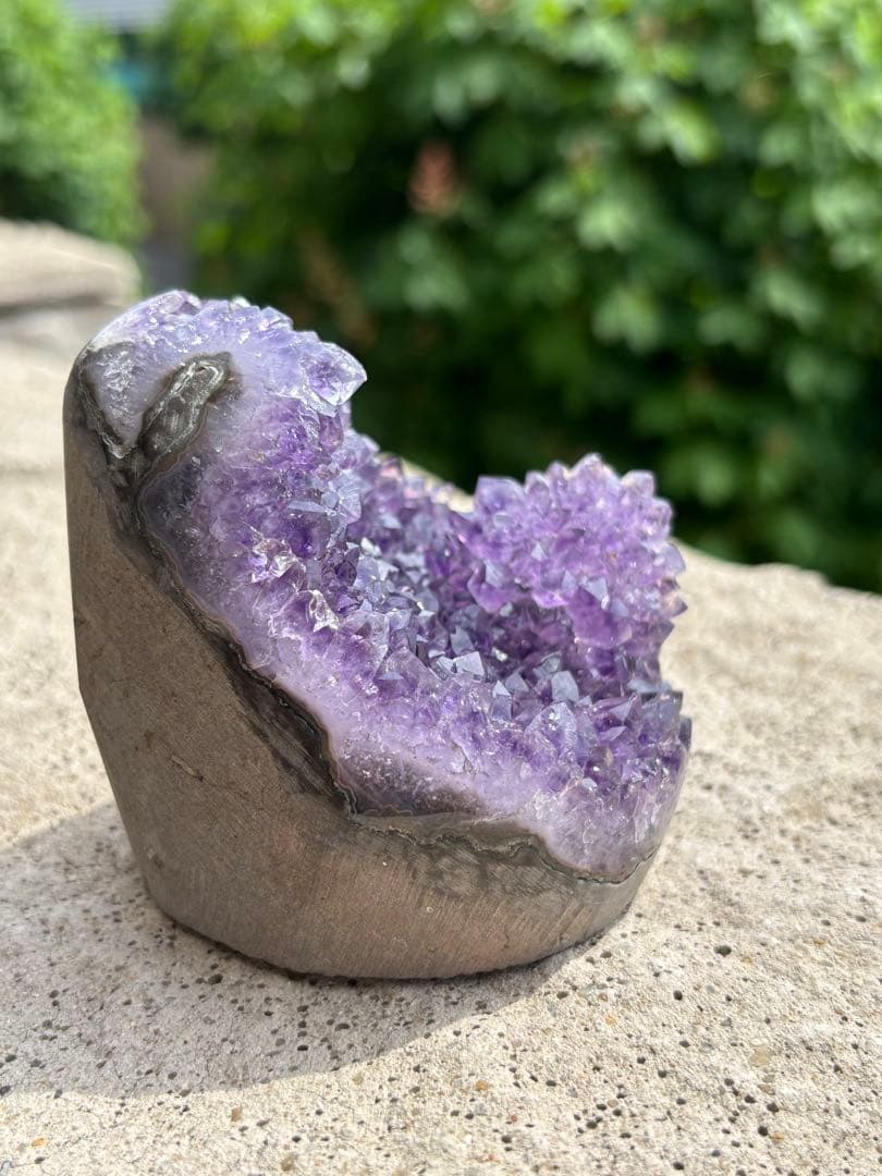 高品質！ウルグアイ産⭐️アメジストドーム⭐️花付きN141