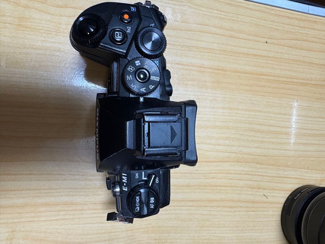 OLYMPUS OM-D ミラーレス一眼カメラ 本体と付属品