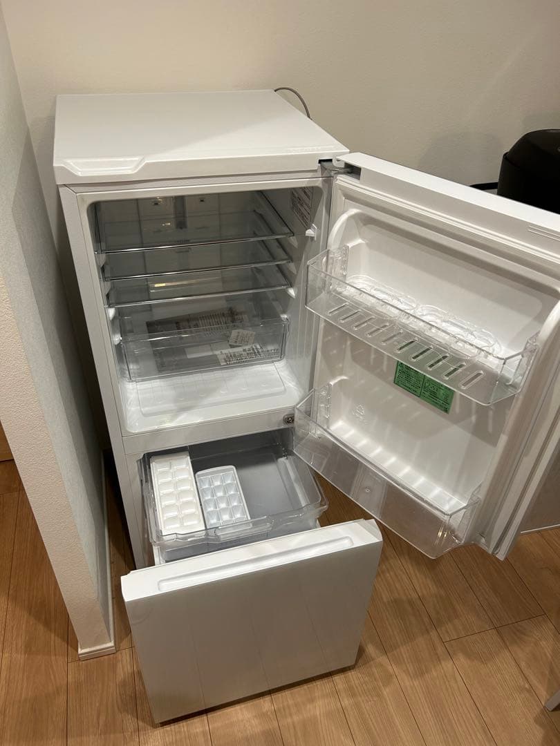 【送料込】ハイセンス2ドア冷凍冷蔵庫 HR-G13B-W134L 取説•保証書付