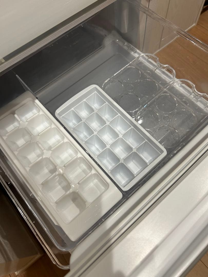 【送料込】ハイセンス2ドア冷凍冷蔵庫 HR-G13B-W134L 取説•保証書付