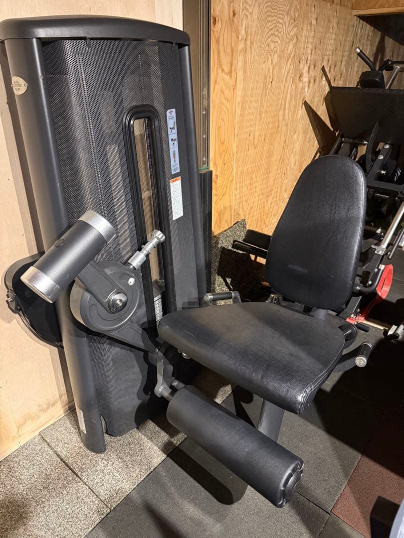 GYM80 レッグエクステンション