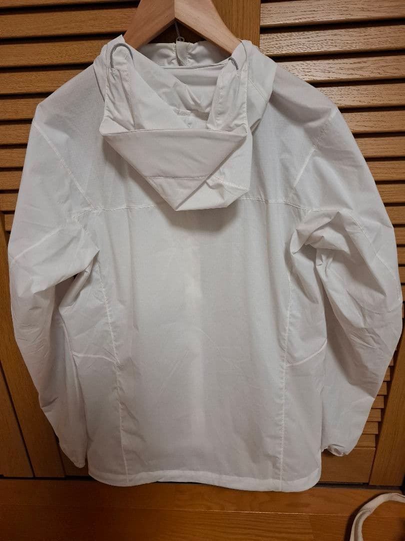 最新モデル　ARC'TERYX　アークテリクス　スコーミッシュフーディ　XS　白