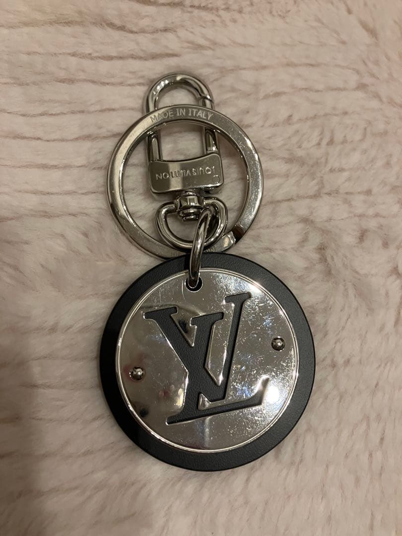LOUIS VUITTON LVロゴ キーホルダー