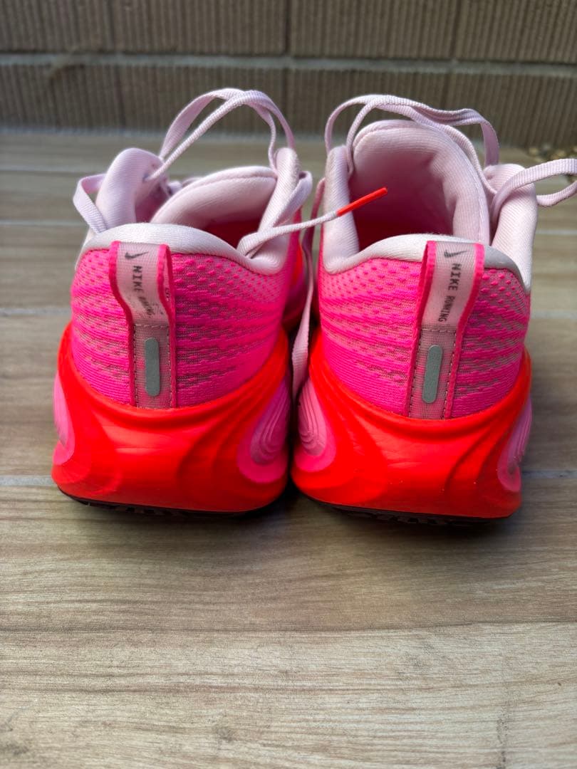 Nike Vomero plus ウィメンズ26cm