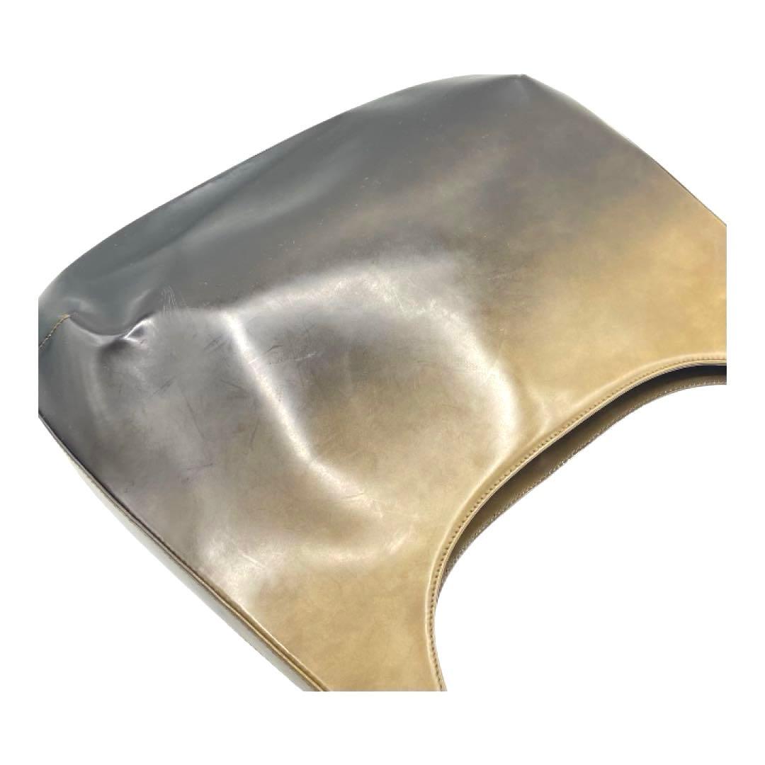 サルヴァトーレフェラガモ ガンチーニ エナメルグラデーションワンショルダーバッグ