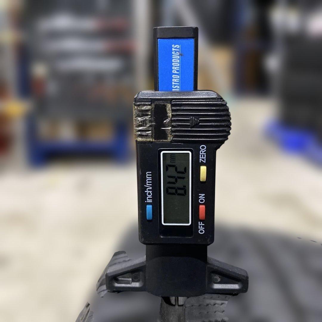 中古バリ溝ハンコックスタッドレスセット195/80R15LT 200系ハイエース