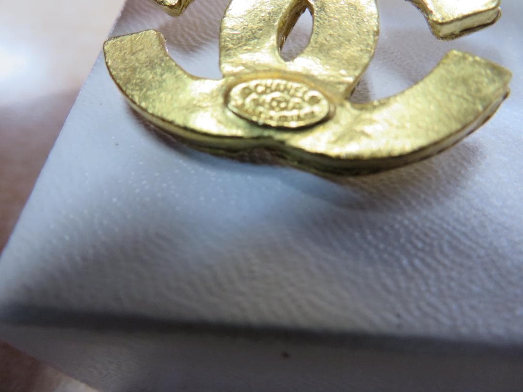 CHANELシャネル トリプルココマーク ブローチ レディース未使用