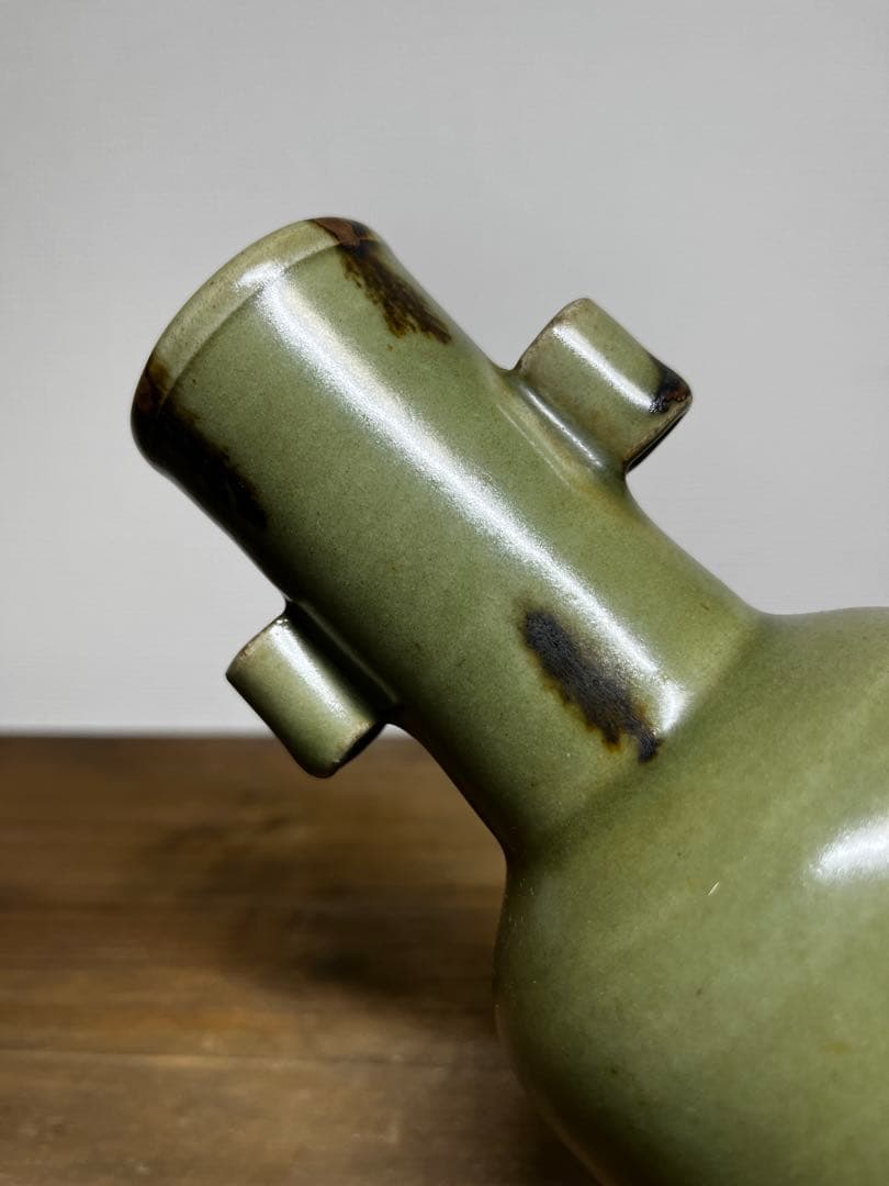 明時代　龍泉窯　飛青磁双耳花入　明　元