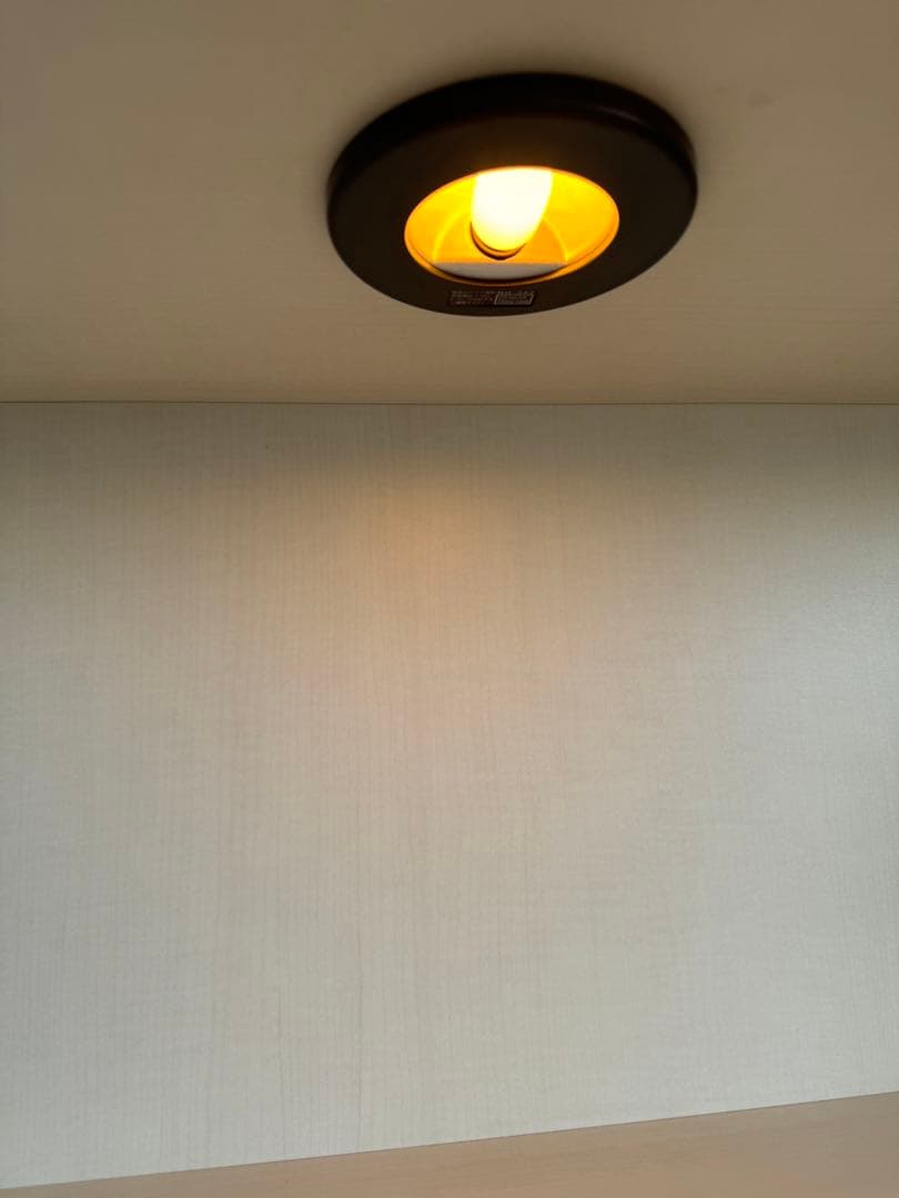 ホワイト木製オープンシェルフ 3段 ライト付エステサロン棚