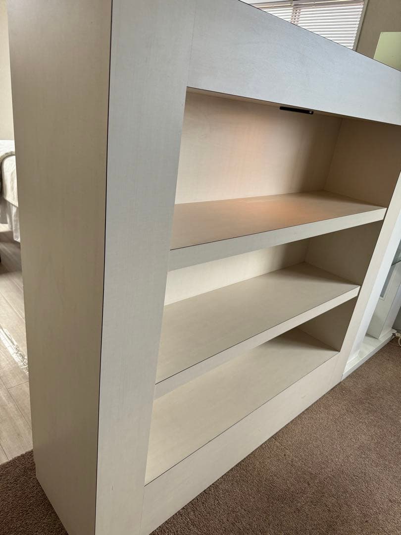 ホワイト木製オープンシェルフ 3段 ライト付エステサロン棚