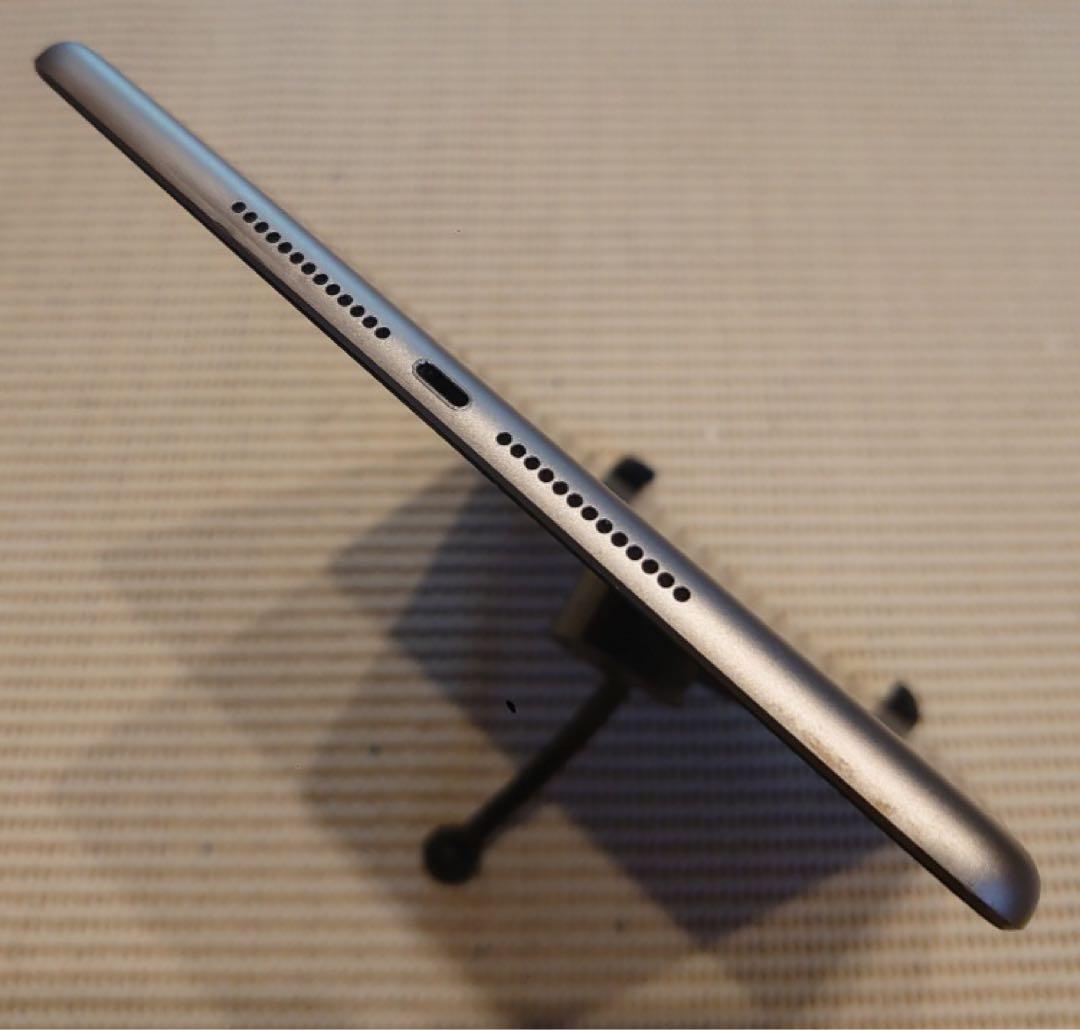 完動品iPad第6世代(A1893)本体32GBグレイ送料込ZJF8J