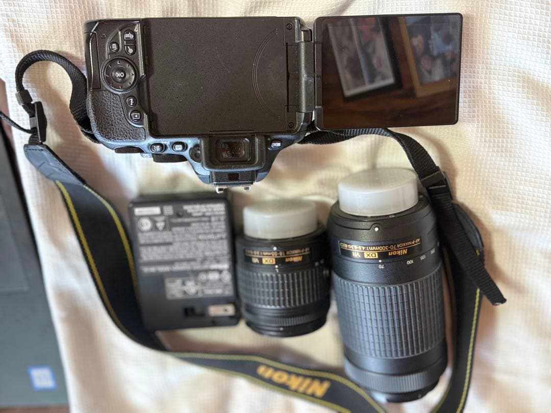 NIKON D5600 DSLR バッテリー2個,充電器,カメラバッグが付属