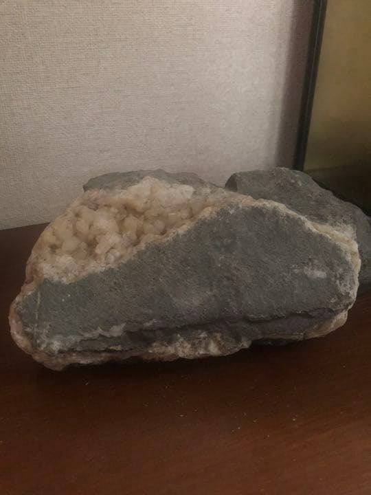 原石、詳細不明