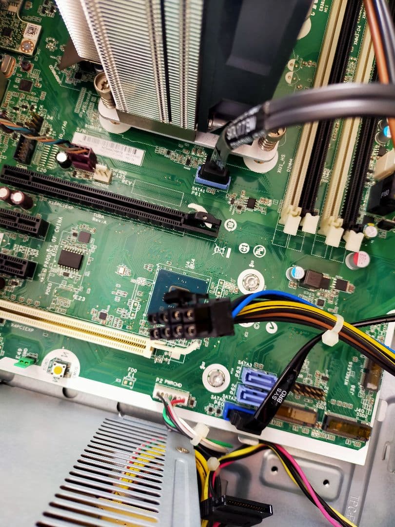 T*E様 ゲーミングベースに i7-8700 大型CPUファン