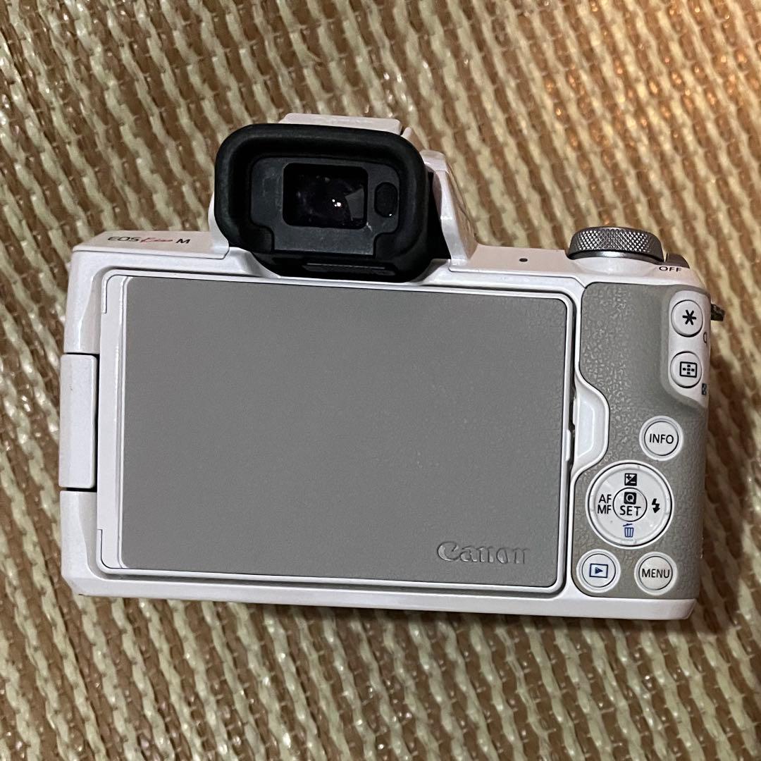 Canon EOS Kiss M ホワイト　動作確認済み　ジャンク