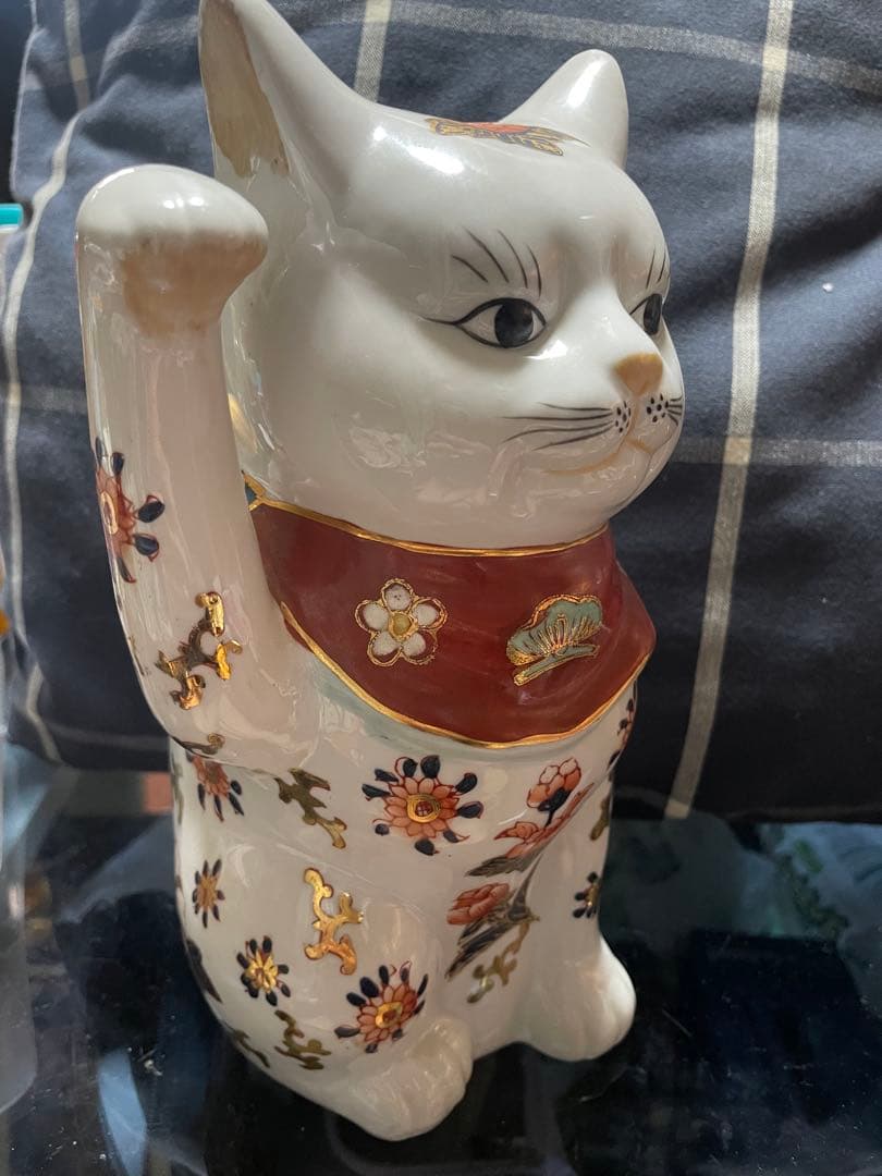 招き猫 伊万里焼 右手挙げ