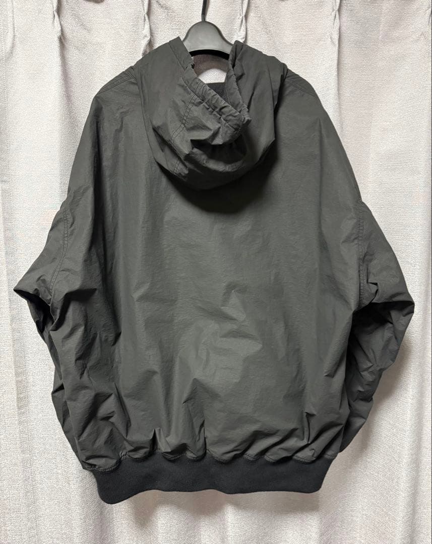 白*子様 25aw comoli コットンナイロン ジップパーカ