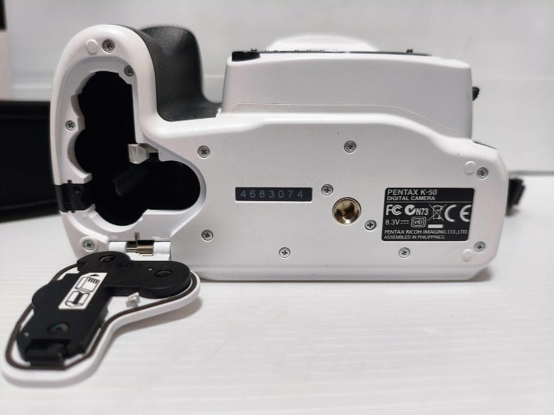 【黒死病対策】【内臓電池交換】PENTAX K-50 綺麗なホワイト＋WRレンズ