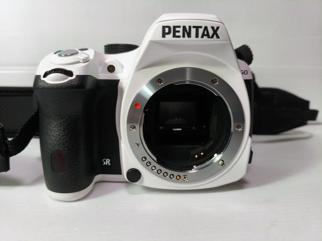 【黒死病対策】【内臓電池交換】PENTAX K-50 綺麗なホワイト＋WRレンズ