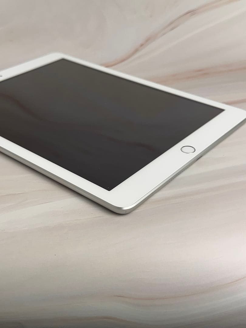 ipad第５世代32GB wifi+cellular simフリーシルバー