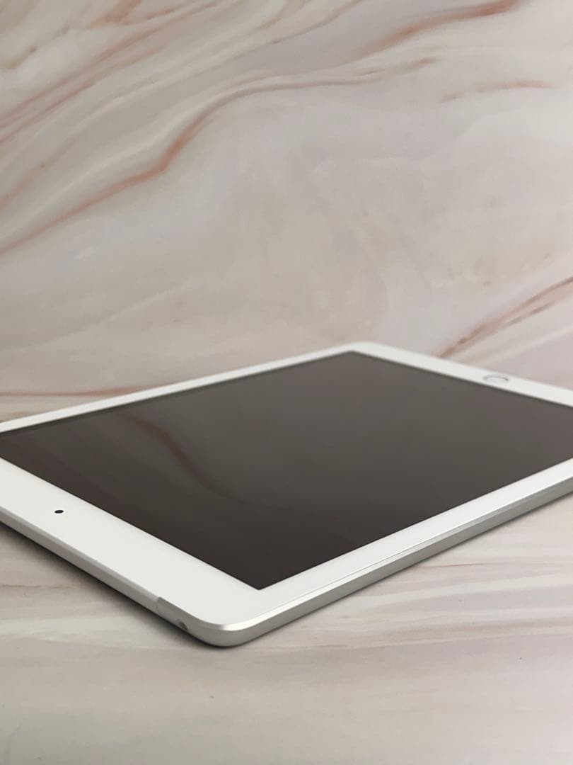 ipad第５世代32GB wifi+cellular simフリーシルバー