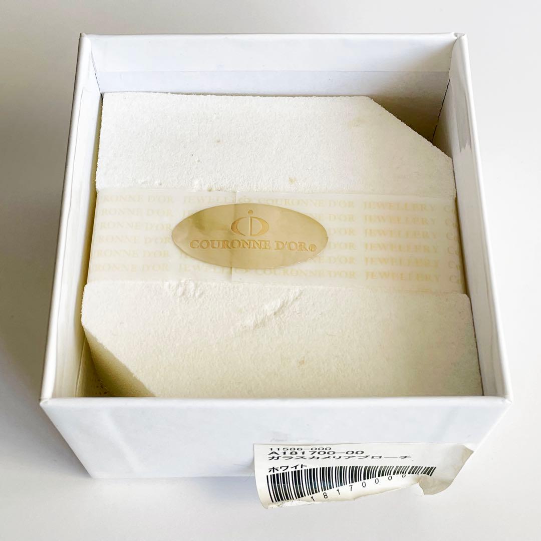 美品 AUGUSTINE ガラス カメリア ブローチ ペンダントヘッド ホワイト