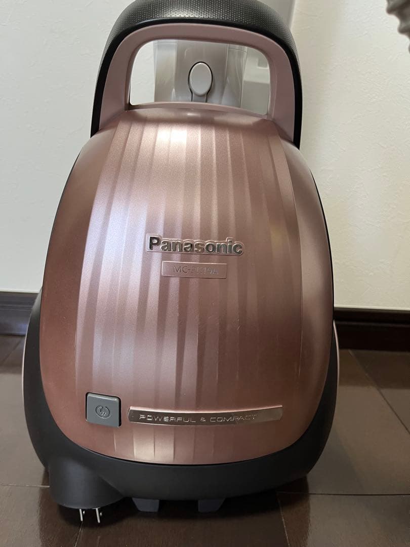 2018年製Panasonic 紙パック式掃除機 MC-PK19A-P