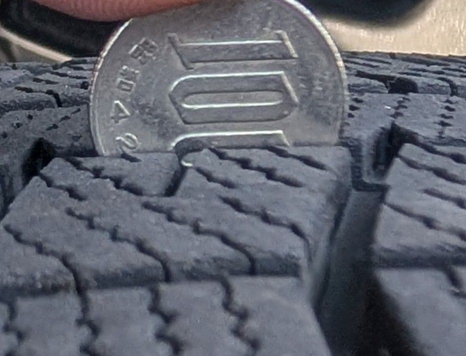 彩鯉　195/60/16スタッドレスタイヤ1本③ナット付き