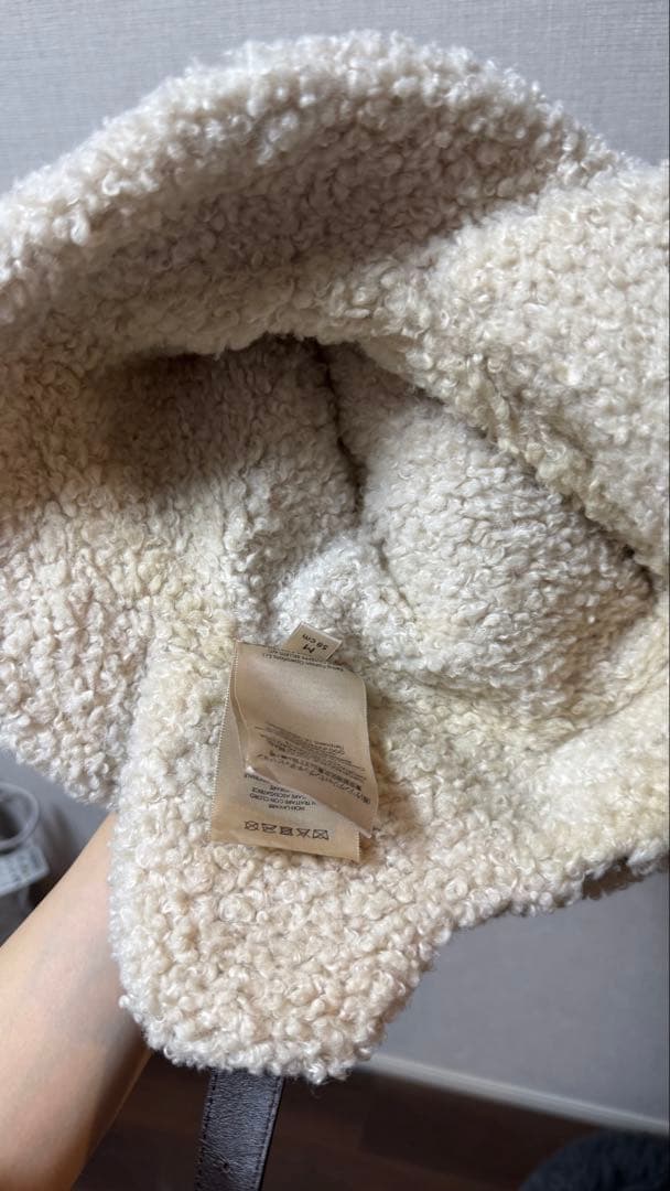 GUCCI ホワイトファーバケットハット 耳あて付き