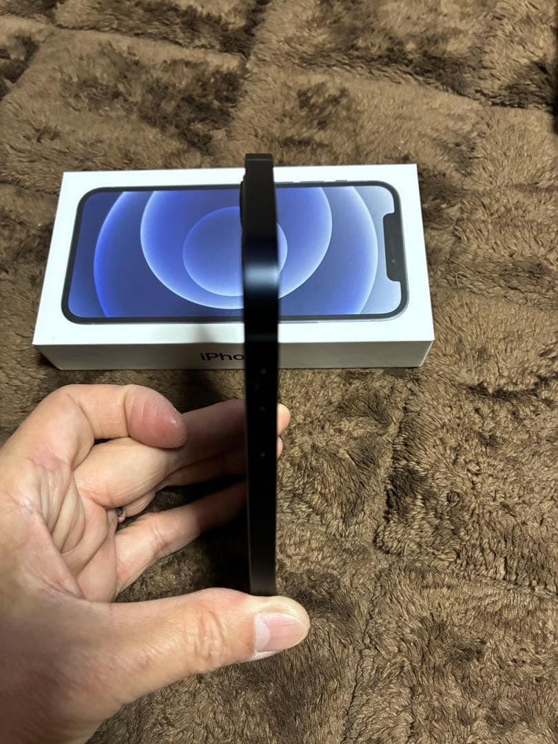 【極美品】iPhone12ブラック64GB 付属品未使用完備 ・ケース未使用付