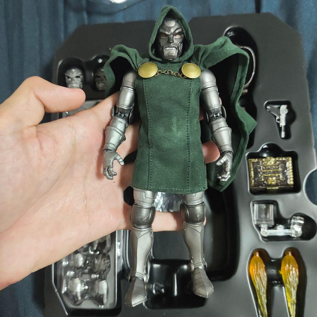 mezco メズコ　ワン12 ドクタードゥーム doctor doom