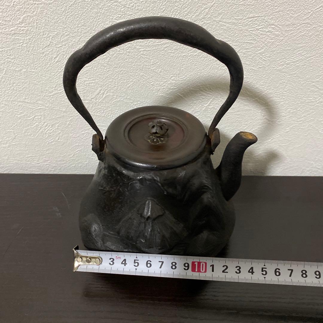 龍文堂造 葛谷高彫富士形 羽付鉄瓶 小振 煎茶道具