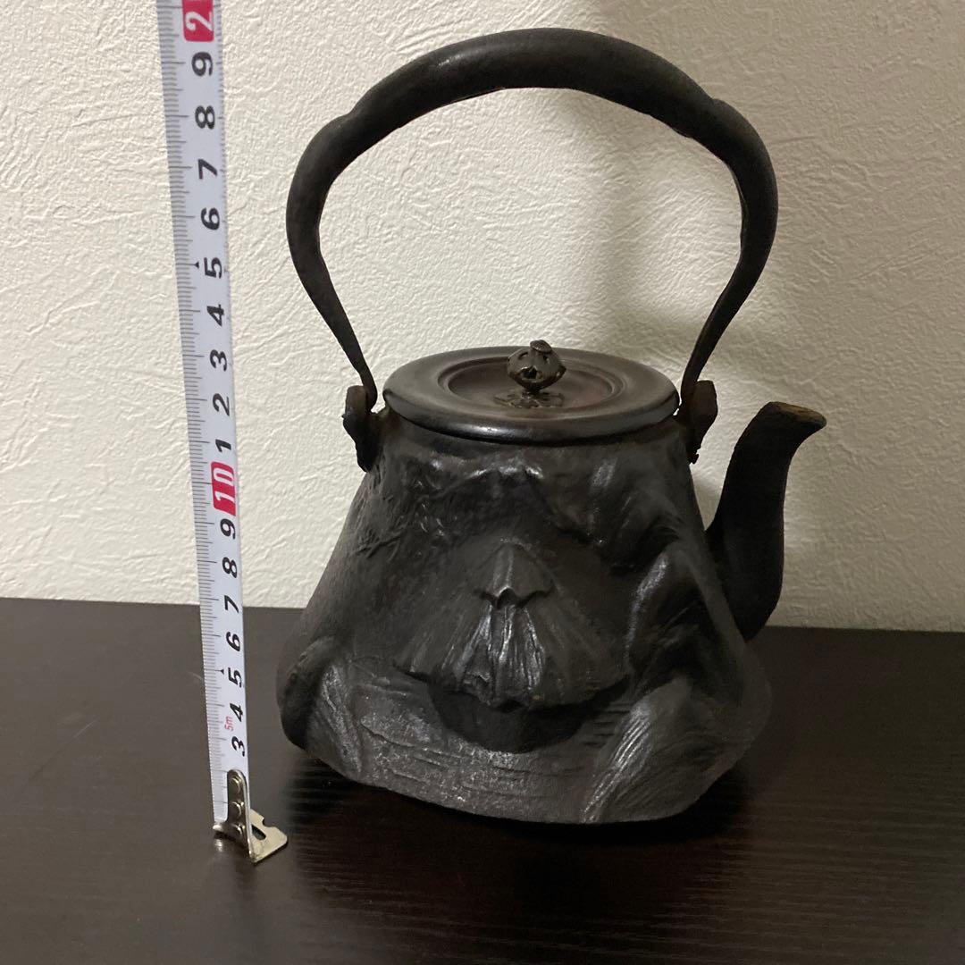 龍文堂造 葛谷高彫富士形 羽付鉄瓶 小振 煎茶道具