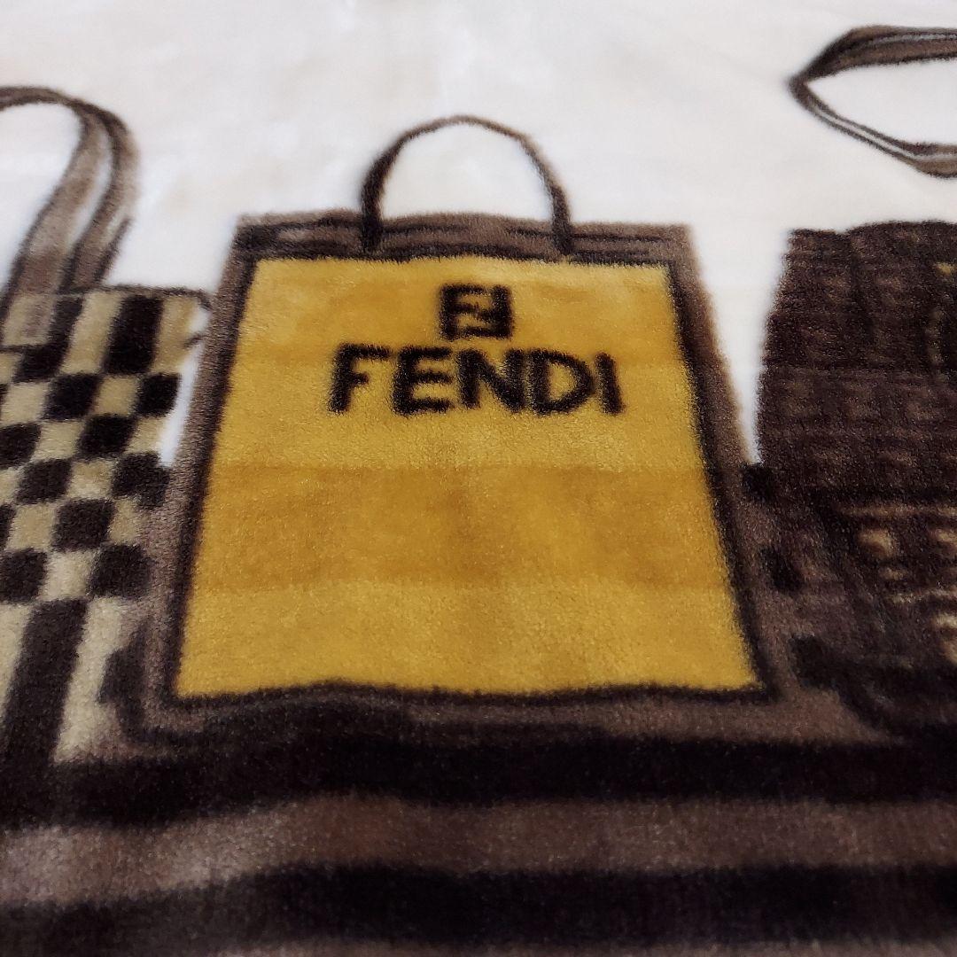 FENDI　フェンディ　バック 柄　ニューマイヤー ハーフ毛布
