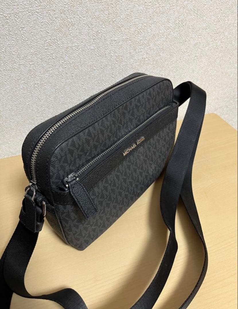 MICHAEL KORS ブラックショルダーバッグ マイケル コース モノグラム